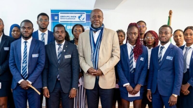 FÊTE DES PÈRES : LE DR CONSTANT OYONO EBANG SALUE CES BÂTISSEURS DE L&rsquo;AVENIR