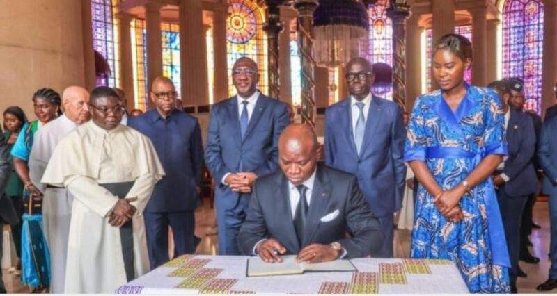 Yamoussoukro : Oligui Nguema salue la mémoire d’Houphouët-Boigny et rapproche l’axe Libreville-Abidjan