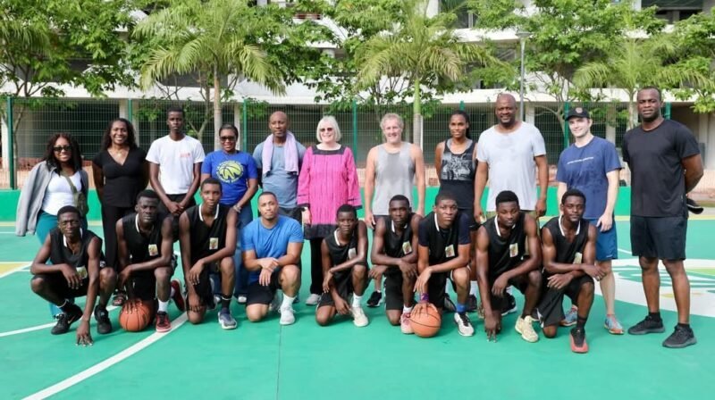 À la Baie des Rois, le basketball rapproche Gabonais et Américains